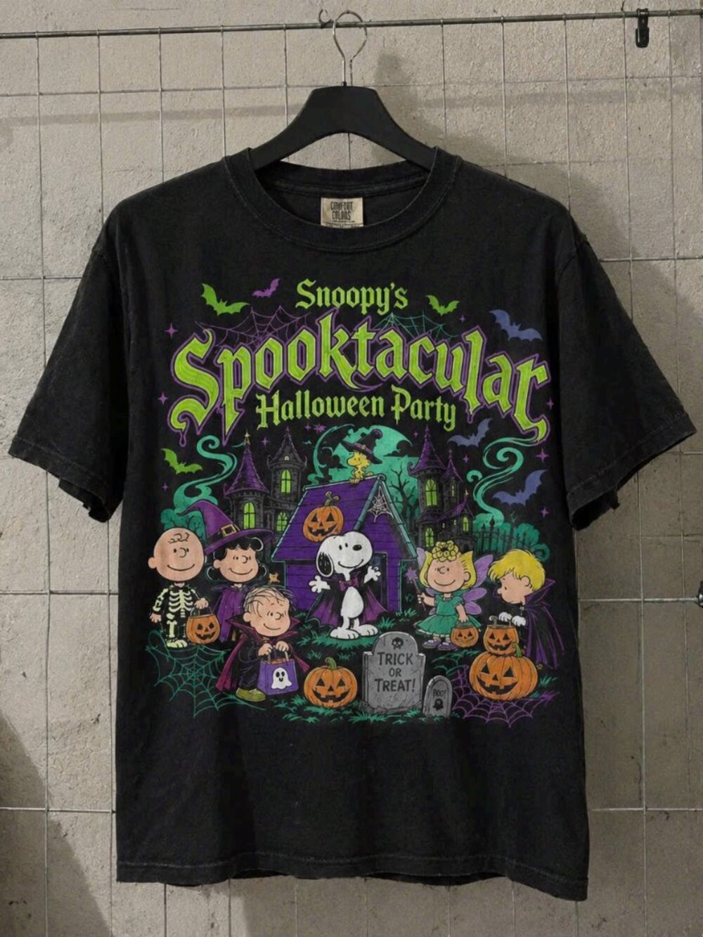 Snoopy' s Spooktacular Halloween Party Graphic Tee Black Shirt